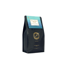 Încărcați imaginea în vizualizatorul Galerie, Cafea House Blend Decaf
